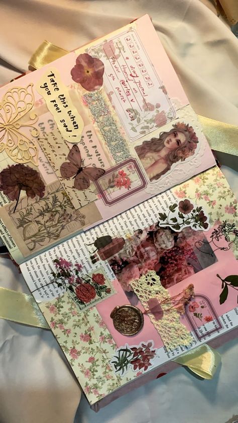 Career Chart, Album Journal, Journal Inspiration Writing, Bulletin Journal Ideas, Pretty Journals, Astuces Diy, Diy Journal Books, Scrapbook Book, Art Journal Therapy