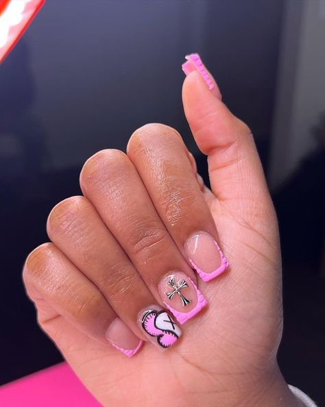 Kaws Nails Short Pink, Nails Kaws Short, Kaws Nails Design Short Pink, Kaws Nails Simple, Kaws Short Acrylic Nails, Cute Kaws Nails, French Tip Kaws Nails, Short Kaws Acrylic Nails, Cute Short Acrylic Nails For Birthday