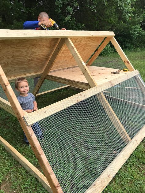 Frame Chicken Coop, Easy Diy Chicken Coop, A Frame Chicken Coop, Chicken Coop Plans Free, Mobile Chicken Coop, Small Chicken Coops, Easy Chicken Coop, Backyard Chicken Coop Plans, Chicken Tractors