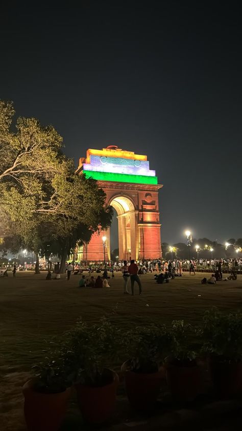 India Gate Snap, Travel Snap, Movie Place, Gate Pictures, Iphone Wallpaper Earth, Delhi City, Bath Aesthetic, Delhi Travel, Delhi Metro