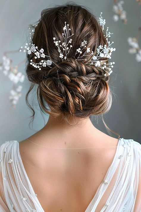 Get inspired by bridal hair inspiration to elevate your style. This curated inspo highlights romantic updos crafted with sleek finishes. Ideal for a boho vibe. Boho Wedding Updo, Bridal Hair Updo With Veil, Romantic Updos, Bride Updo, Romantic Curls, Romantic Updo, Bridal Hair Inspiration, Bridal Hair Updo, Breathtaking Wedding