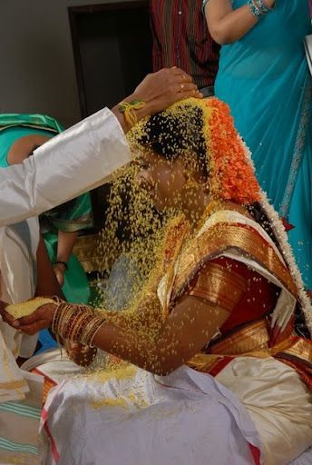 Andhra Bride, Wedding Superstitions, Mangal Sutra, Indian Wedding Poses, Telugu Wedding, India Wedding, Wedding Traditions, Big Fat Indian Wedding, Indian Brides