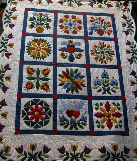 Pennsylvania Dutch Hex Style Quilt Amish Quilts Pennsylvania Dutch, Dutch Quilts, Dutch Quilt, Pennsylvania Dutch Art, Kim Diehl Quilts, Amish Quilt Patterns, Hex Signs, Quilted Placemats, German Folk