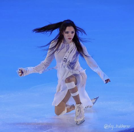 Evgenia Medvedeva Aesthetic, Figure Skating Outfits, Evgenia Medvedeva, Skating Aesthetic, Skating Costumes, Russian Figure Skater, Ice Skaters, Figure Skaters, Ice Skate