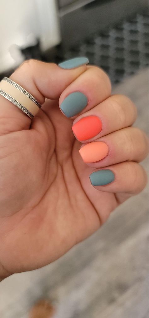 Two Color Manicure Ideas, Summer To Fall Manicure, Simple Everyday Nail Designs, Short Nail Summer Colors, Sns Dipping Powder Nails With Design, Last Days Of Summer Nails, Short Different Color Nails, Happy Nail Colors, Late Summer Gel Nails