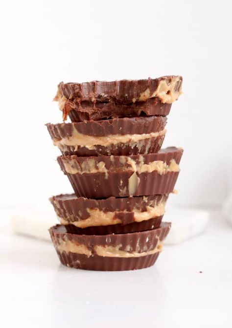 3 Ingredient Chocolate Peanut Butter Cups Dietitian Recipes, Pb Cups, Healthy Halloween Treats, Coconut Cups, Recipes Chocolate, Chocolate Peanut Butter Cups, Frozen Chocolate, Healthy Halloween, Peanut Butter Cup