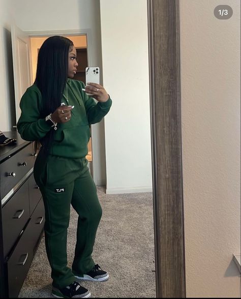 Black Women Ugg Outfits, Baddie Outfits Casual Street Style Swag Winter, Plt Sweatsuit, Plt Sweatsuit Outfit, Cute Outfits Winter Aesthetic, Essentials Outfit Black Women, 10th Grade Outfits, Bummy Outfits Black Women, Plt Sweatpants Outfit