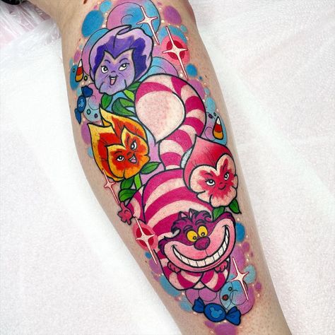 Iconic Tattoos, Cheshire Cat Tattoo, Tattoo Easy, Alice And Wonderland Tattoos, Wonderland Characters, Alice In Wonderland Flowers, Moana Disney, Alice In Wonderland Illustrations, Orchid Tattoo