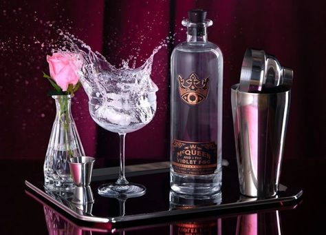 Alcohol Food, Flavoured Gin, Copper Pot Still, Fun Straws, The Guest List, Gin Recipes, Lifestyle Website, Gin Drinks, Distillation Process