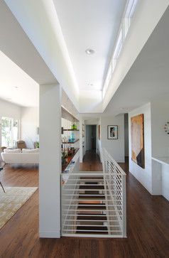 staircase in middle of room - wrap around and matching materials Ski Homes Interior, Open Basement Stairs In Kitchen, Open Basement Stairs, Basement Stairs Remodel, Open Basement, Basement Steps, Stairs In Kitchen, Open Stairs, Modern Basement