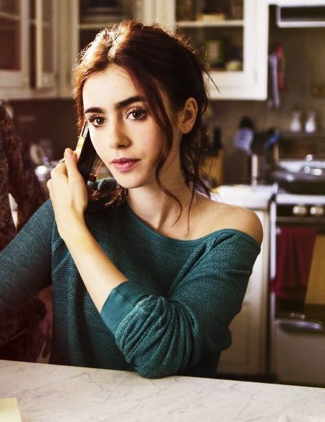 Lily Collins Eyebrows, Lily Collins Dress, Lily Jane Collins, Lily Collins Hair, L Icon, Clary Fray, Phil Collins, City Of Bones, Lily Collins