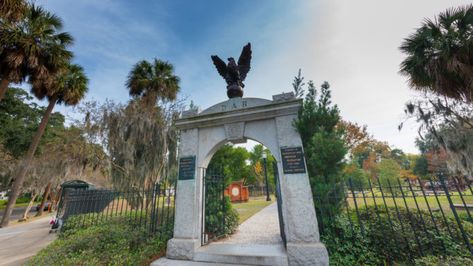 Colonial Park Cemetery Savannah, Savannah Tours, Haunted Graveyard, Visit Savannah, Map Pictures, Most Haunted Places, Ghost Tour, Halloween Photoshoot, Most Haunted