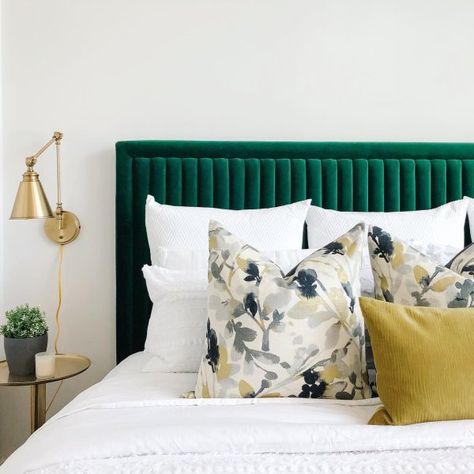 Boys Bedroom Modern, Channel Tufted Headboard, Green Headboard, Bedding Inspiration, Home Design Inspiration, Green Bedding, Bedroom Color Schemes, Tufted Headboard, Future Apartment