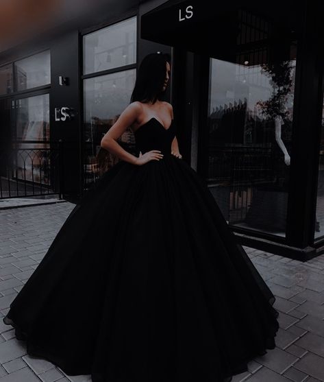 Quinceanera Dresses Sparkly, Ball Gown Black, Gown Aesthetic, Rose Calloway, Black Ball Gown, Sparkly Prom Dresses, Pretty Quinceanera Dresses, Prom Dresses 2020, Gown Black