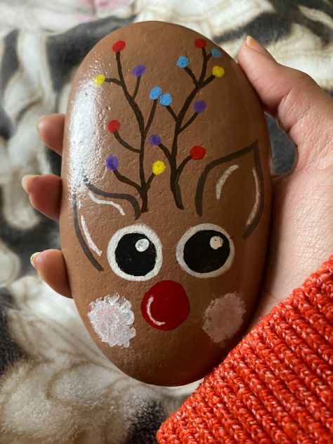 Reindeer Rock Painting, Rain Deer, Christmas Rocks, Diy Rock Art, Santas Coming, Happy Stones, Christmas Rock, Painting Rocks, Halloween Painting