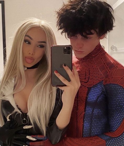 Aesthetic Halloween Costumes Couples, Couple Halloween Costumes 2023, Aesthetic Halloween Costumes, Spiderman Halloween Costume, Halloween Costumes 2023, Costumes 2023, Spiderman Outfit, Cosplay Couple, San Myshuno