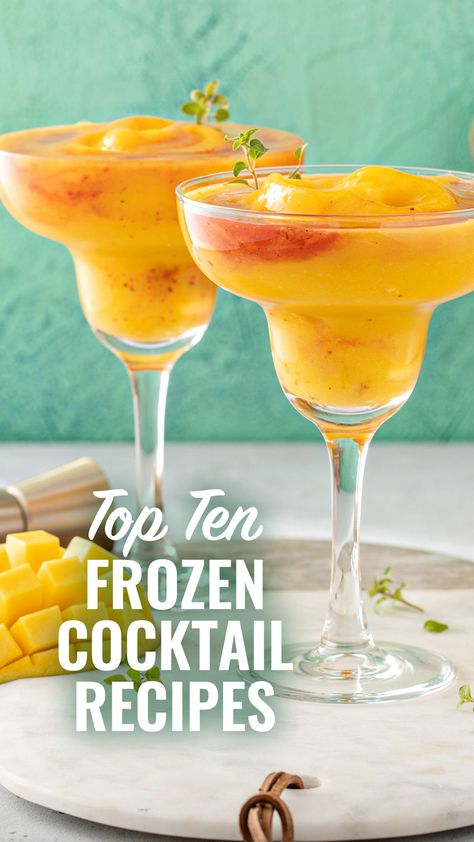 Frozen Champagne Drinks, Frozen Vodka Cocktails, Alcoholic Drinks At Home, Alcohol Slushies, Frozen Fruit Cocktails, Frozen Drinks Alcohol, Mojito Ingredients, Frozen Drink Recipes, Frozen Crafts