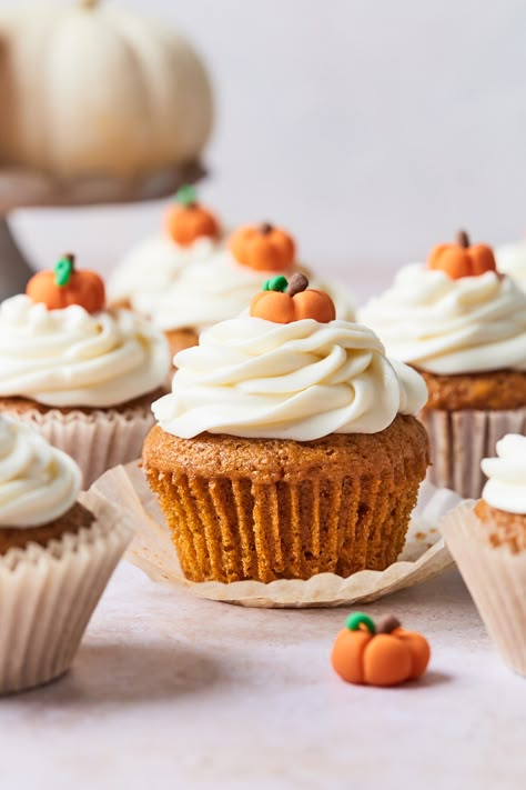 Pumpkin Cupcakes With Cream Cheese Frosting | Olive & Mango Autumn Cupcakes, Pumpkin Cupcake Recipes, Cupcakes Decorating, Pumpkin Cream Cheese Pie, Fall Cupcakes, Cupcakes With Cream Cheese Frosting, Make Ahead Desserts, Cheese Pumpkin, Pumpkin Pie Filling