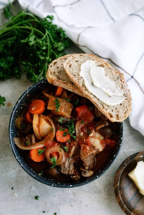 Slow Cooker Chunky Roast Stew Roast Stew, Slow Beef Stew, Potatoes Mushrooms, Perfect Pot Roast, Beef Potatoes, Slow Cooker Creamy Chicken, Pot Roast Recipe, Pot Beef Stew, Homemade Gravy