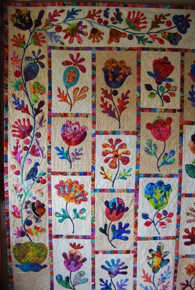 Kim McLean | quiltingquandary Loly Pop, Flower Garden Quilt, Kaffe Fassett Quilts, Fiber Art Quilts, Flower Quilts, Applique Quilt Patterns, Picture Quilts, Flower Quilt, Patch Aplique