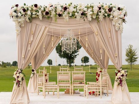 Mandap Stage Decoration, Outdoor Indian Wedding Mandap, Indian Mandap, Hindu Weddings, Indian Ceremony, Indian Wedding Receptions, Bead Curtains, Reception Stage, Mandap Design