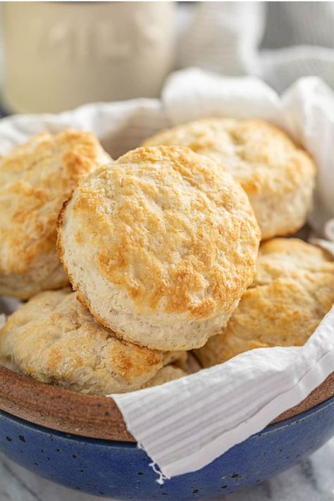 Nothing beats warm flaky old fashioned biscuits straight from the oven. This fool-proof homemade biscuit recipe is easy to make and requires just 6 ingredients. #biscuitrecipe #homemadebiscuits #biscuits Homemade Biscuit, Weekly Menu Plan, Homemade Biscuits Recipe, Homemade Buttermilk Biscuits, Stay At Home Chef, Flaky Biscuits, Biscuit Bread, Homemade Buttermilk, Biscuit Dough