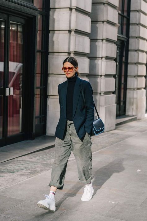 Oversized Blazer Street Style, Rok Midi, Sandal Tali, Blazer Street Style, Black Pinterest, Style Casual Chic, Boating Outfit, Ribbed Turtleneck Sweater, Winter Boho