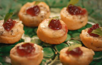 Christmas Holiday Food Ideas, Christmas Scones, Christmas Bites, Best Ina Garten Recipes, Mini Scones, Mary Berry Recipes, Western Dishes, Canapes Recipes, Mary Berry Recipe