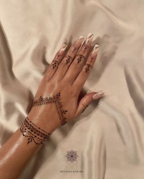 Tattoo With Henna, Hand Tattoos Henna Style, Henna Tattoo Leg Design, Henna On Palm Simple, Henna Inspo Simple Easy, Indian Mehndi Designs Simple Easy, Simple Henna Designs Hand Palm, Simple Henna Designs Hand Back, Back Of Hand Henna