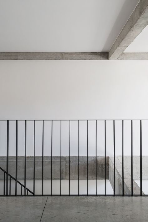 law firm RV on Behance Garde Corps Metal, Steel Balustrade, David Chipperfield, Metal Railings, Steel Railing, Stair Handrail, Staircase Railings, Lan Can, Balcony Railing