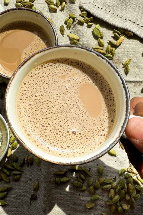 Elachi chai is a strong black Indian cardamom tea with milk. Its star ingredient is green cardamom powder which creates a sweet and floral black tea. Homemade Chai Recipe, Chai Indian, Cardamom Tea, Tea With Milk, Indian Drinks, Potato Cutlets, Decaffeinated Tea, Green Cardamom, Lactose Free Milk