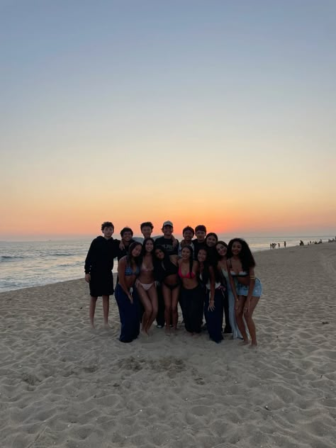 friend group | sunset | beach | bonfire | summer | teen | group | bucket list | friends Teenage Friendship Aesthetic, Friend Photos Group Of, Big Friendship Group, Summer Friend Group Pictures, Teenage Friend Group Aesthetic, Hangouts With Friends Ideas, Friend Group Summer Aesthetic, Beach Trip With Friends Aesthetic, Groups Of 4 Friends