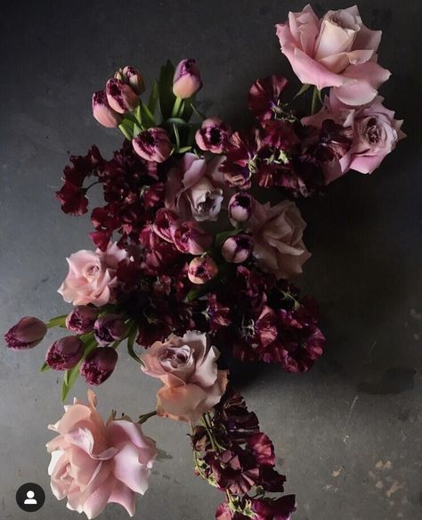 Do you like these colors? Dark flowers with some lighter blush shades. Dark Floral Arrangements, Eggplant Wedding Colors, Moody Flowers, Color Bouquet, Flower Magazine, Blush Shades, Hotel Flowers, Enchanted Forest Wedding, Wedding Design Decoration