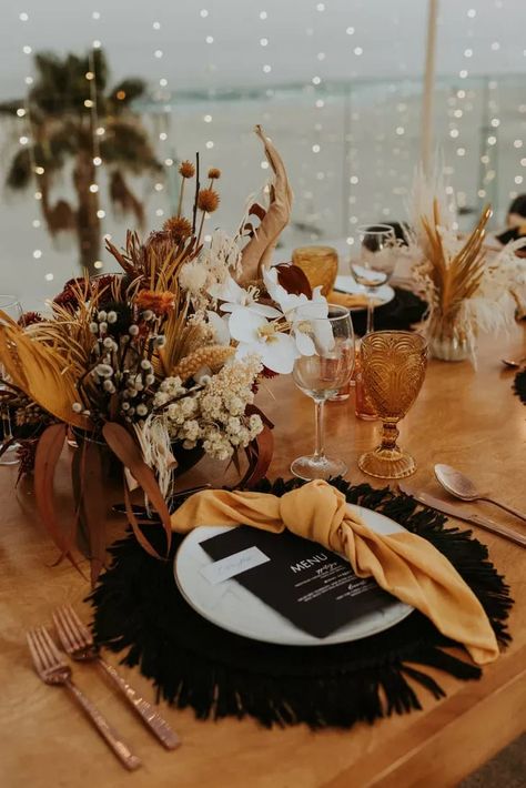 Boho Place Setting, Halloween Wedding Ideas, Rose Gold Flatware, Beachfront Wedding, Rattan Charger, Amber Glassware, Boho Beach Wedding, Wedding Place Settings, Colored Glassware