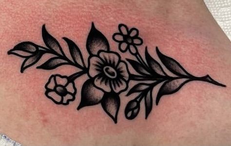 Traditional Style Vine Tattoo, Traditional Collar Bone Tattoo Women, Traditional Leaf Tattoo, Traditional Collar Bone Tattoo, Bird Branch Tattoo, Flower Vine Tattoos, Wreath Tattoo, Bone Tattoo, Idea Tattoo