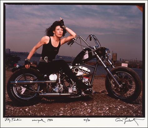 Lily Tomlin, New York City | Smithsonian Institution Annie Liebowitz, Annie Leibovitz Photography, Lily Tomlin, Trendy Photography, Photography Artistic, Art Promotion, Annie Leibovitz, Famous Photographers, Smithsonian Institution