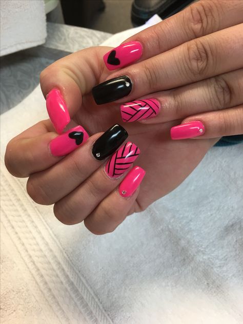 Bright Pink And Black Nails, Pink And Black Nails Design, Nail Art Fucsia, Hot Pink And Black Nails, Pink And Black Nail Designs, Pink Black Nails, 2023 Nails, Color For Nails, Nails Art Designs