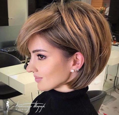 Layered Bob Haircuts To Refresh Your Look This Fall | Fashionisers© - Part 7 Practical Haircut, Hairstyle Bob, Κούρεμα Bob, Layered Bob Haircuts, Bob Hairstyles For Fine Hair, Short Bob Haircuts, Short Hairstyle, Haircuts For Fine Hair, Short Hair Haircuts