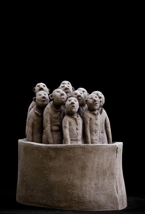 Clay People, Ceramic Sculpture Figurative, Sculptures Céramiques, Ceramic Figures, Pottery Sculpture, Pottery Designs, Sculpture Installation, Figurative Sculpture, Clay Sculpture