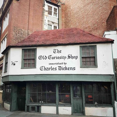 The Old Curiosity Shop in London is the oldest shop in London (built in 1567). It's s now a shoe shop tucked away in Holborn. Did Charles Dickens use this as inspiration for his novel? The Old Curiosity Shop, Curiosity Shop, Charles Dickens, London Art, Shoe Shop, Lifestyle Blog, The Old, In London, Bucket List