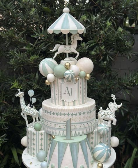 Carousel Baby Shower Theme, Carousel Birthday Cake, Carousel Cake, Circus Cake, Carousel Birthday, Teddy Bear Cakes, Baby Event, Birthday Party Theme Decorations, 1st Birthday Decorations