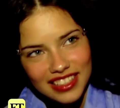 Adriana lima
Adriána lima joven
Adriána lima 90s
Adriána lima aesthetic Adriana Lima As A Kid, Lima Adriana, Iconic Fashion, Adriana Lima, Curly Hair Styles, Models, Quick Saves