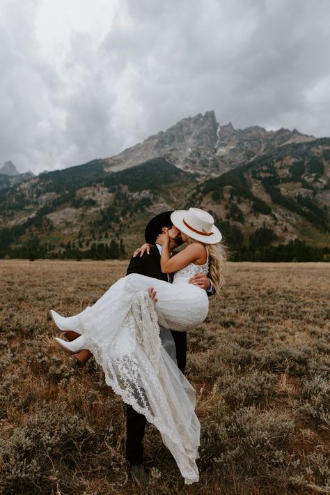 macyspencerphotography | Rocky Mountain Bride Bride With Hat, Montana Pictures, Wyoming Elopement, Western Elopement, Travel Elopement, Elopement Pictures, Wyoming Wedding, Wyoming Weddings, Fall Elopement