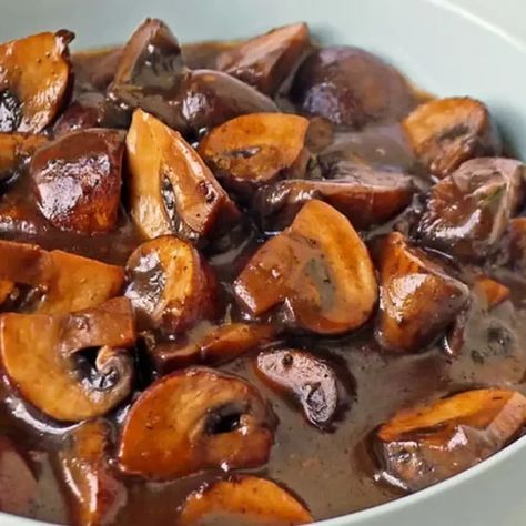 Red Wine Mushroom Sauce, Burgundy Mushrooms, Mushroom Wine Sauce, Pork Pasta, Red Wine Sauce, Steak Sauce, Wine Sauce, Mushroom Sauce, Veggie Sides