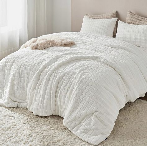 Comfy Comforter Sets, White Textured Comforter, Teen Bed Comforters, Comforter Sets Aesthetic, Comforter Sets White, Off White Comforter, White Bed Spread, Grey Comforter Bedroom, Fuzzy Bedding