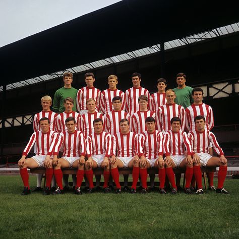 “Why are Sunderland so sh*t dad?” “It’s because of straw son”; lessons handed down for 50 years - Roker Reportclockmenumore-arrownoyesHorizontal - WhiteHorizontal - WhiteHorizontal - White : Sunderland being terrible is nothing new nowadays, but this mighty club was once the biggest in England. How did it come to this? Sunderland Afc Wallpaper, Hylton Castle Sunderland, Sunderland City, Sunderland Football, Sunderland Afc, Fa Cup Final, English Football, Nothing New, North East England