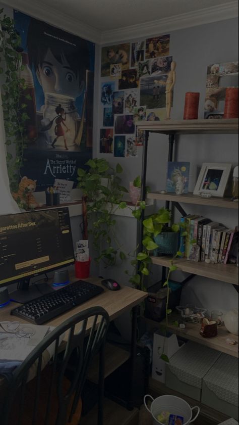 Nerd Aesthetic Room, Grunge Gaming Setup, Room Aethestic, Nerd Bedroom Aesthetic, Nerd Room Aesthetic, Nerd Bedroom, Messy Room Aesthetic, Nerd Room, Chanel No5