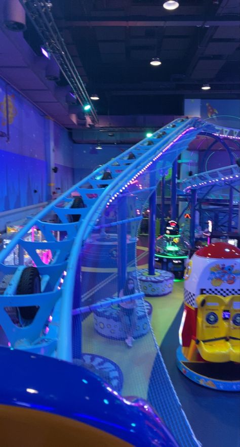 Indoor Roller Coaster, Space Camp, Fun City, Indoor Fun, Waiting Rooms, Bedroom Designs, Life Blogs, Dream House Decor, Cool Rooms