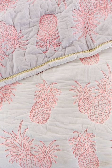 Pineapple Room, Pineapple Bedding, Deco Fruit, Pretty Bedding, Pineapple Decor, Pink Pineapple, Coastal Bedrooms, Got To Be, Tropical Style