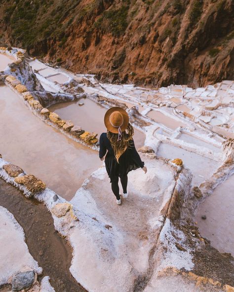 NIKKI RIDDY on Instagram: “Dear fellow salt addicts far and near, welcome to our kinda heaven!🧂” Cusco Peru Photography, Machu Picchu Outfit, Cusco Travel, Peru Vacation, Peru Travel Guide, Travel Pose, Machu Picchu Peru, Cusco Peru, Sacred Valley